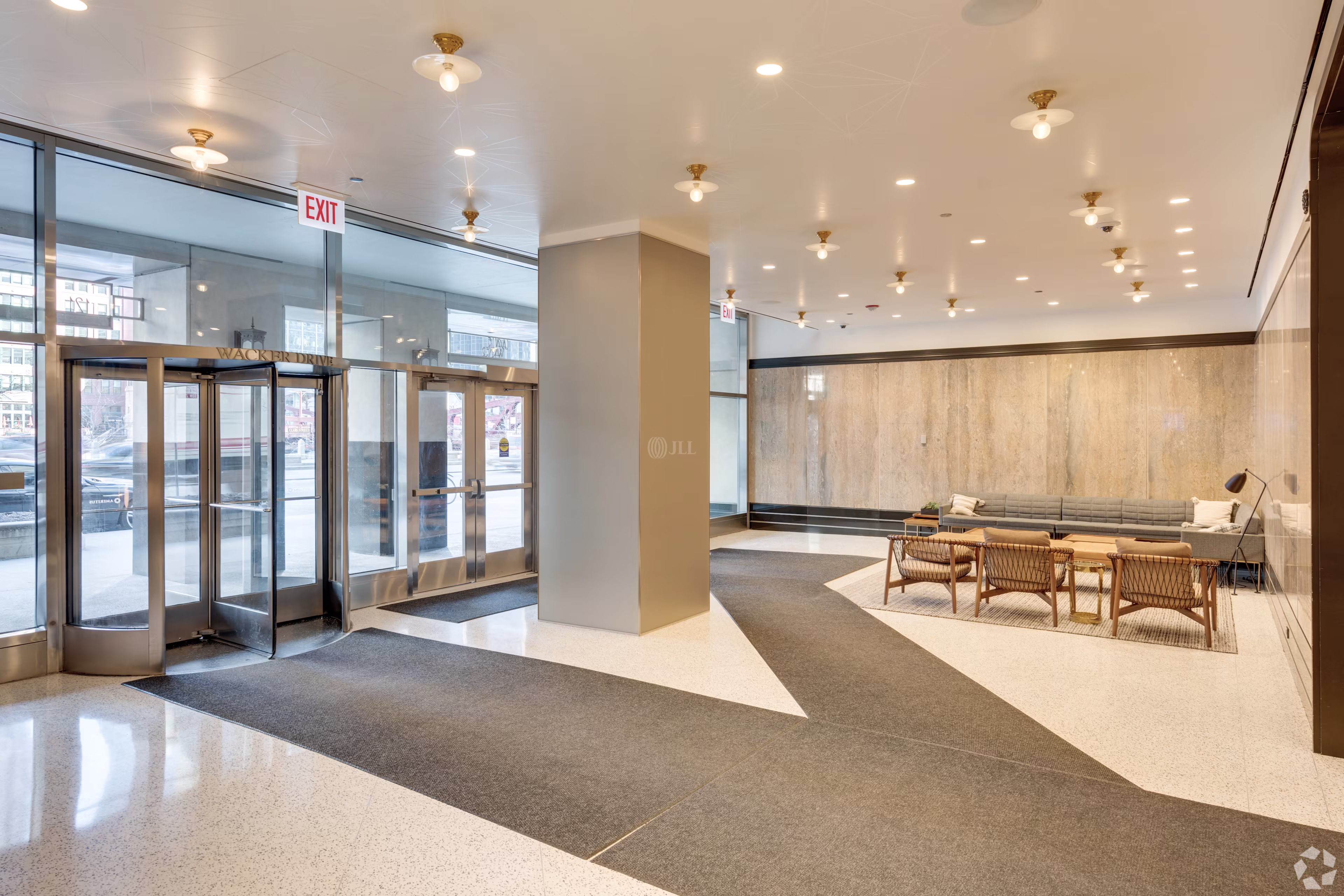 121 W Wacker Dr