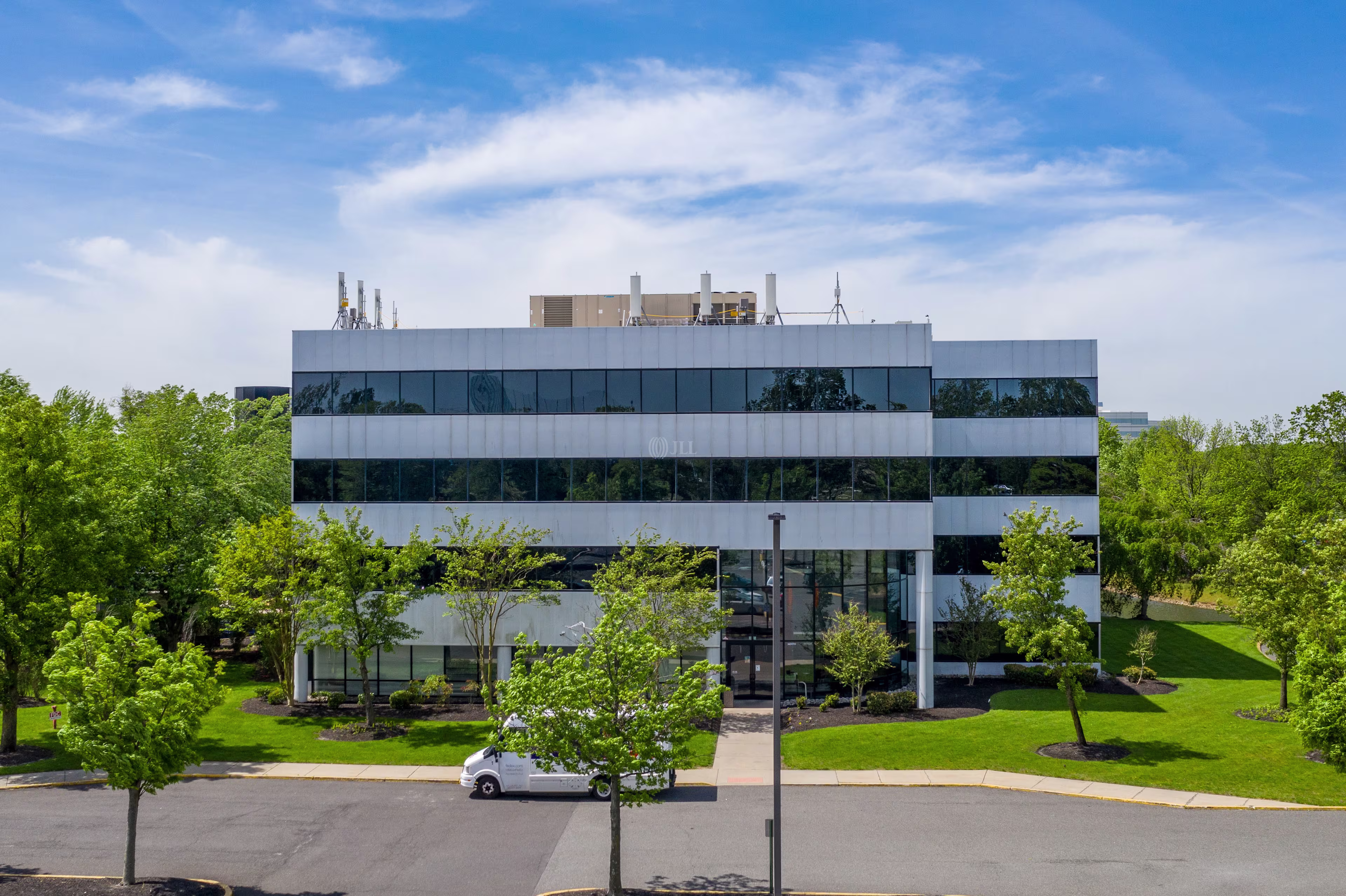 2000 Midlantic Dr