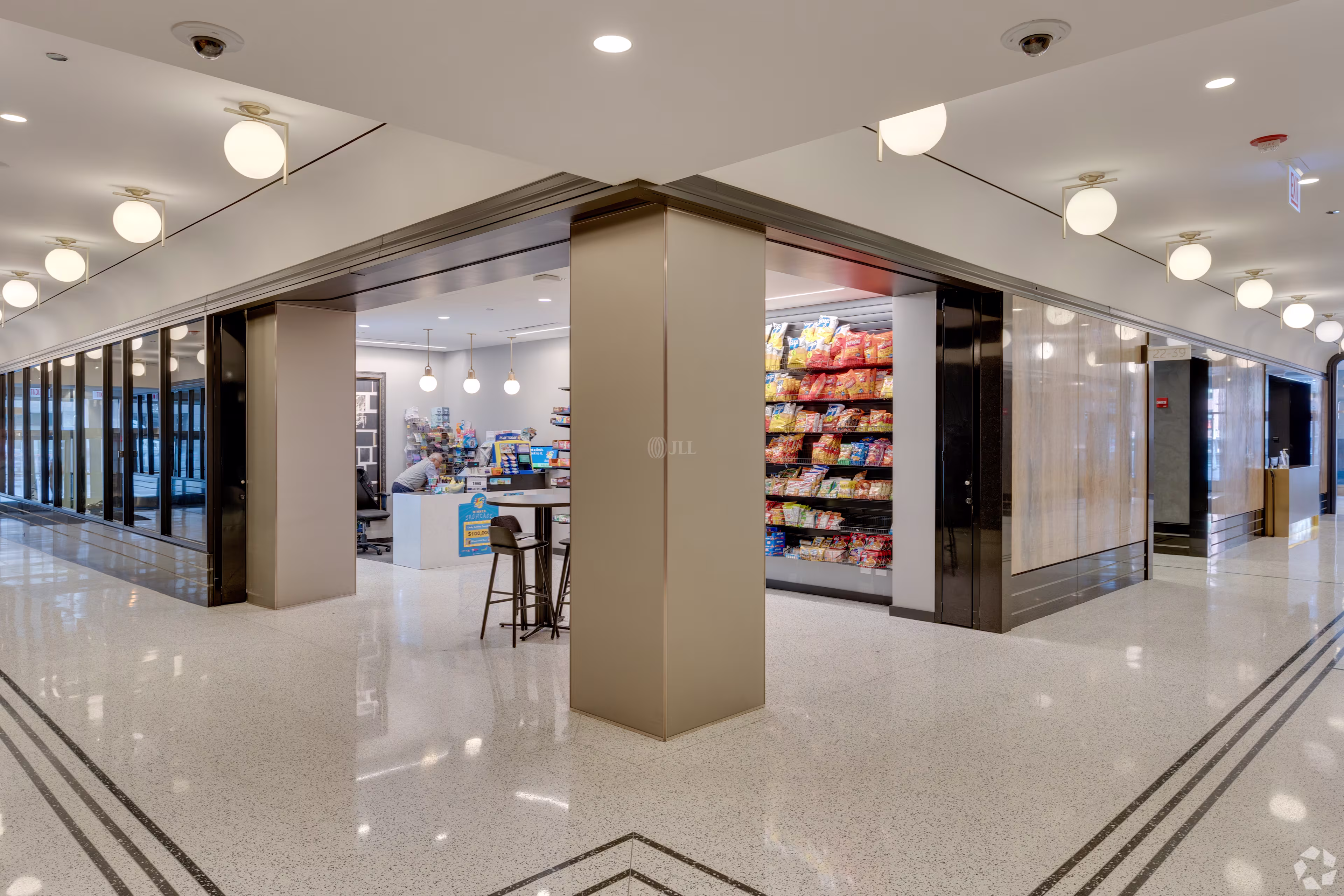 121 W Wacker Dr