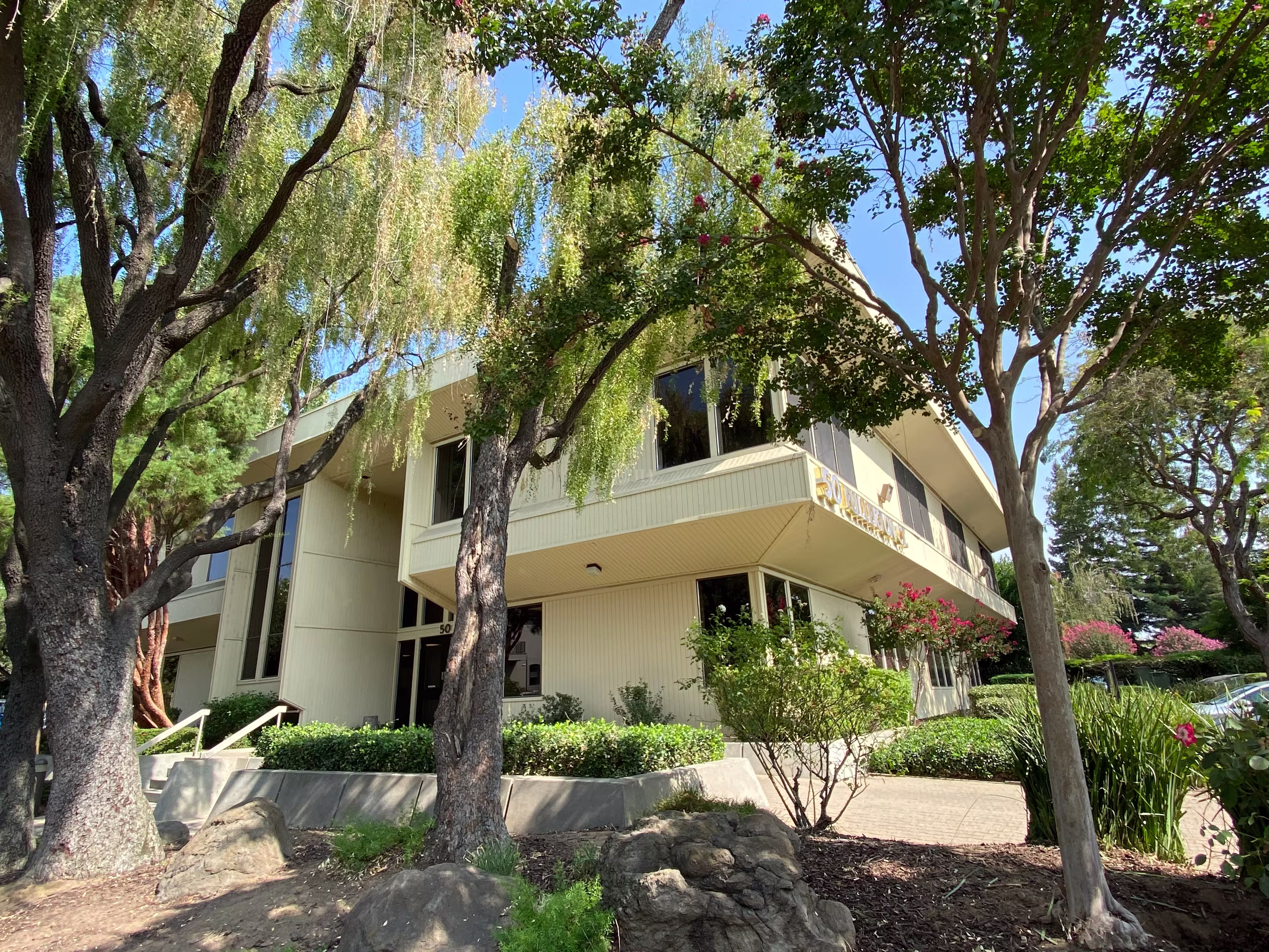 50 Fullerton Ct