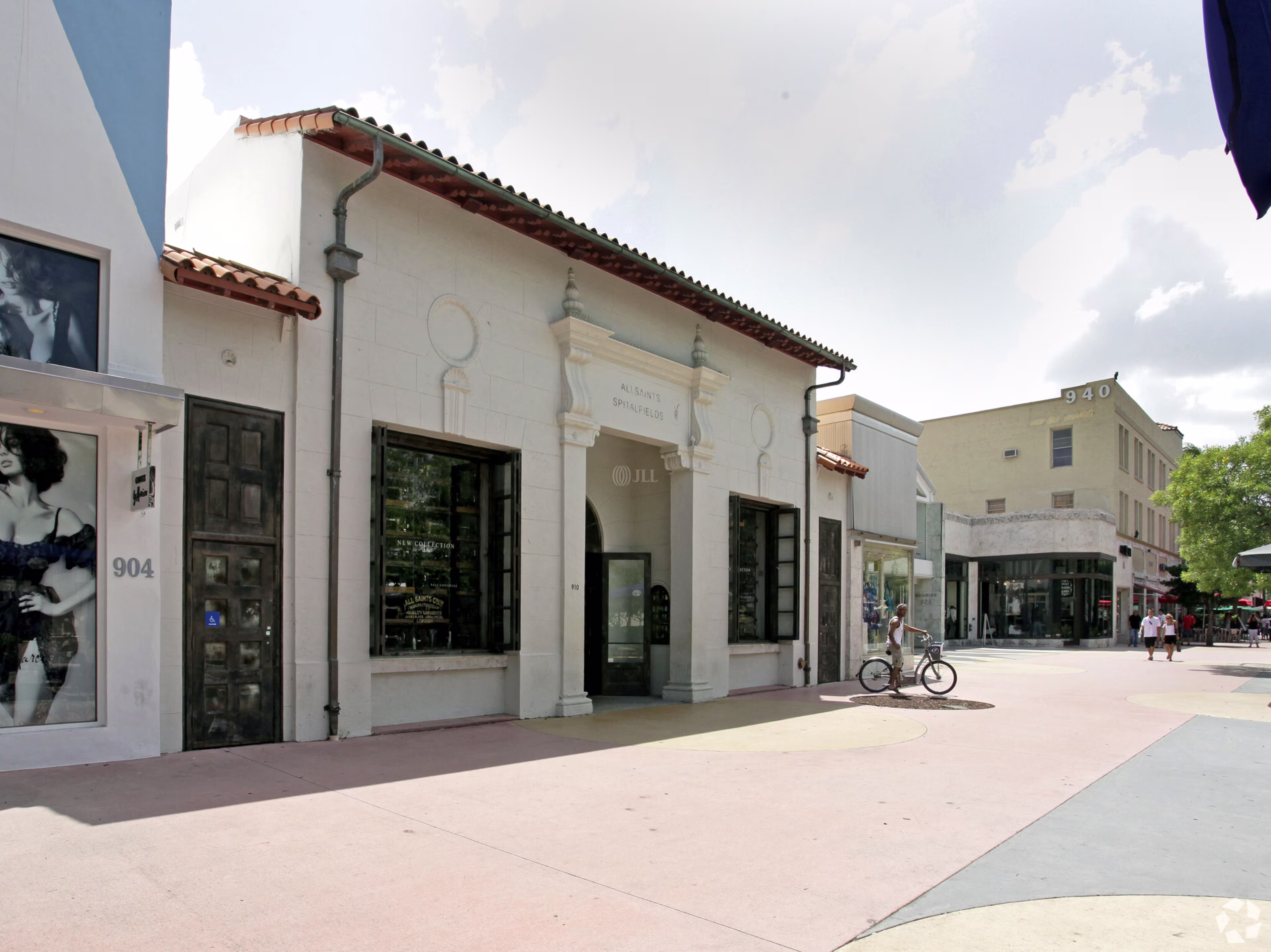 910 Lincoln Rd