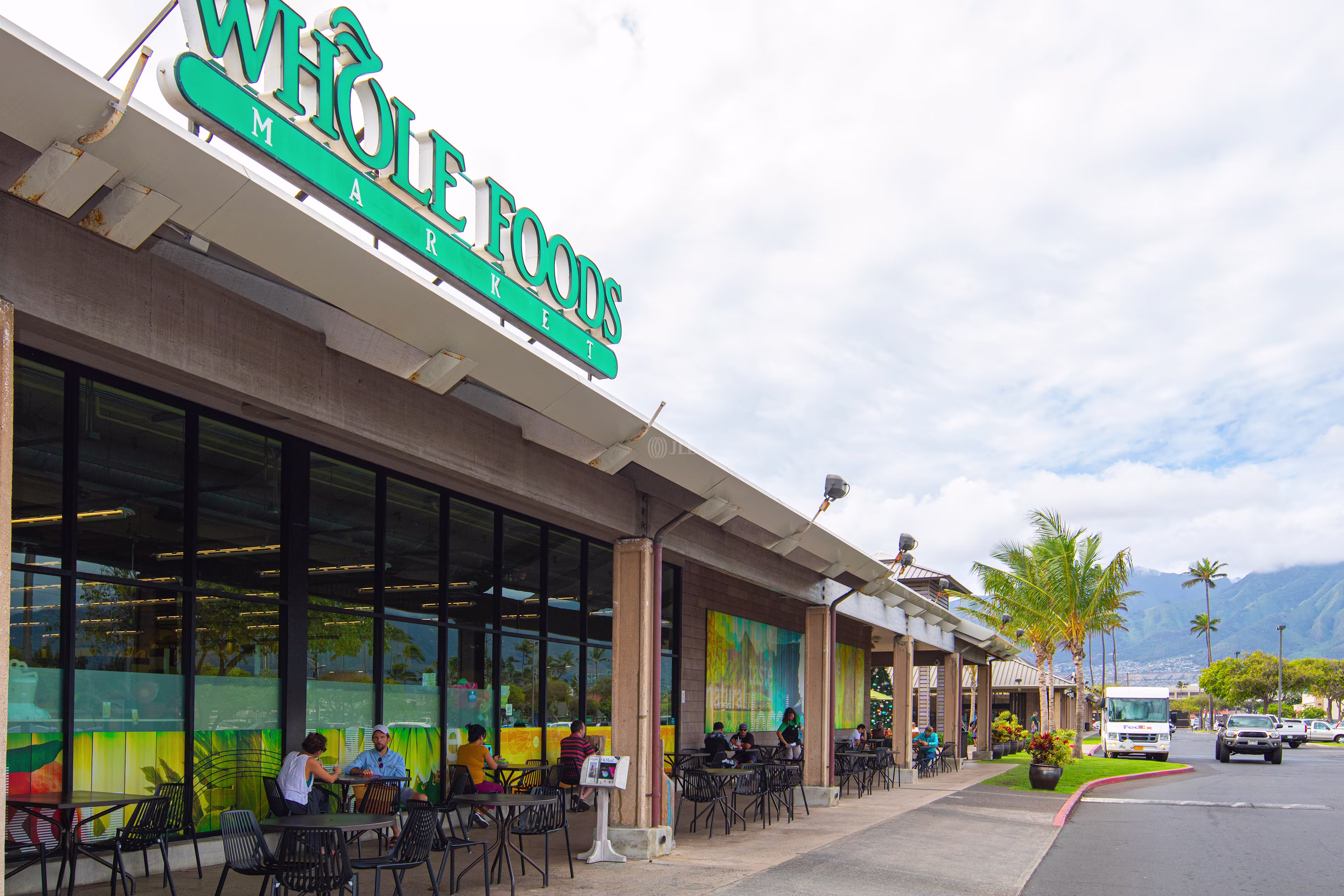 70 E Kaahumanu Ave