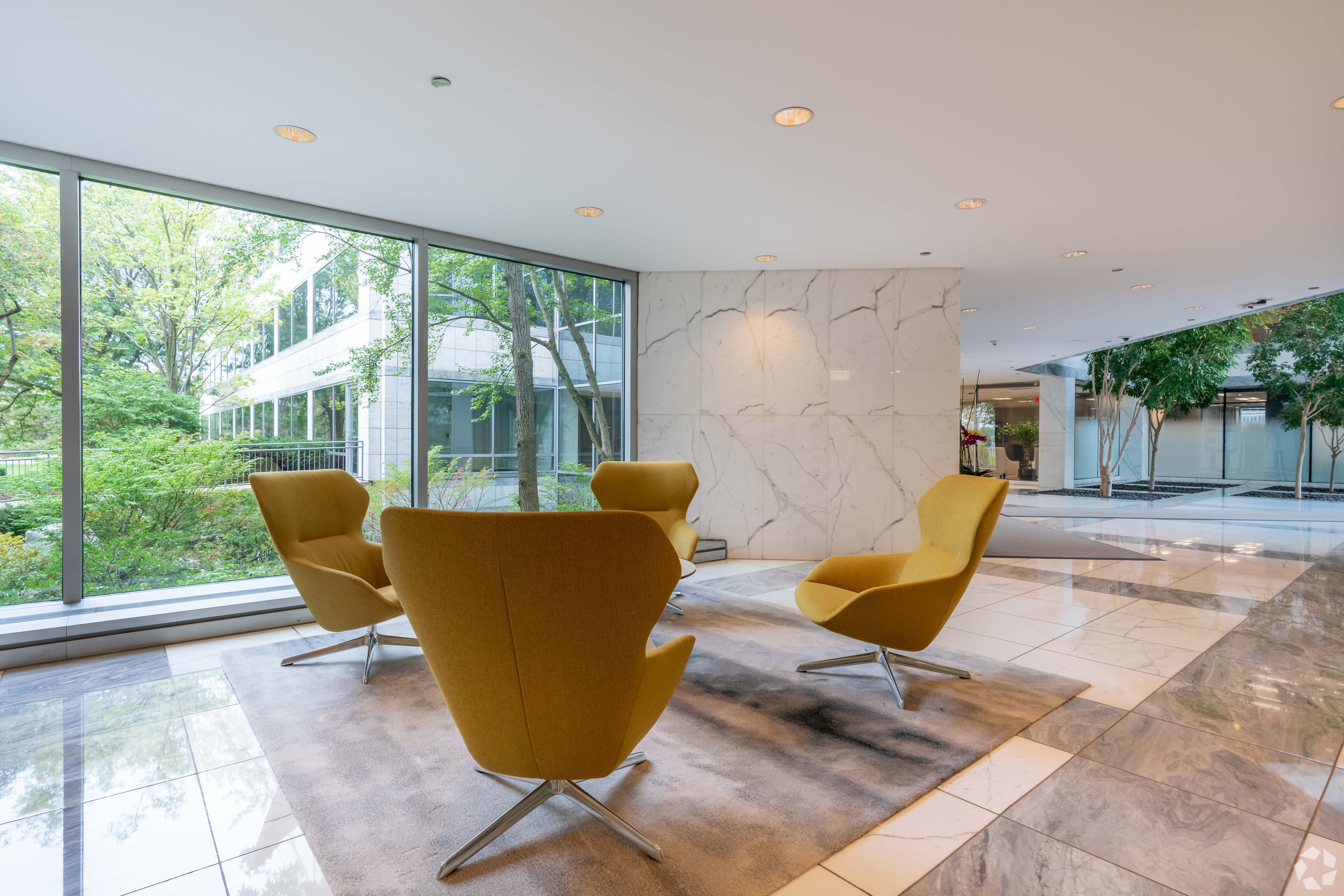 Corporate 500 — Lease in Deerfield, IL, photo 2 of 8