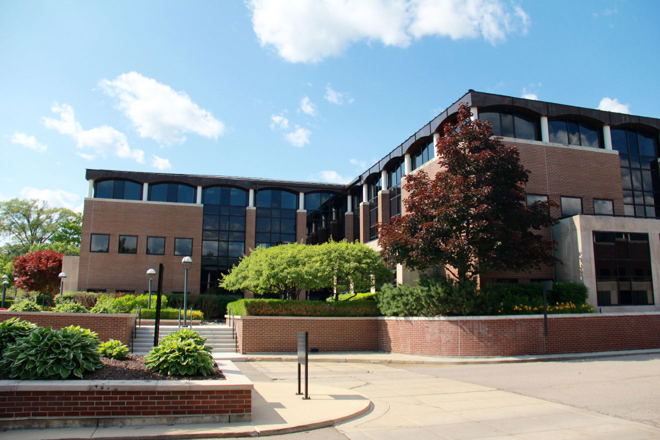 39577 Woodward Ave, Bloomfield Hills, MI 48304