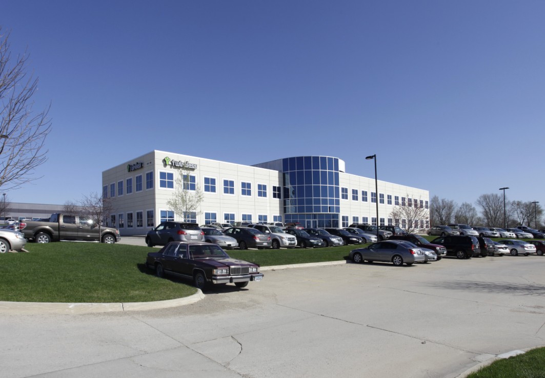 4135 NW Urbandale Dr, Urbandale, IA 50322