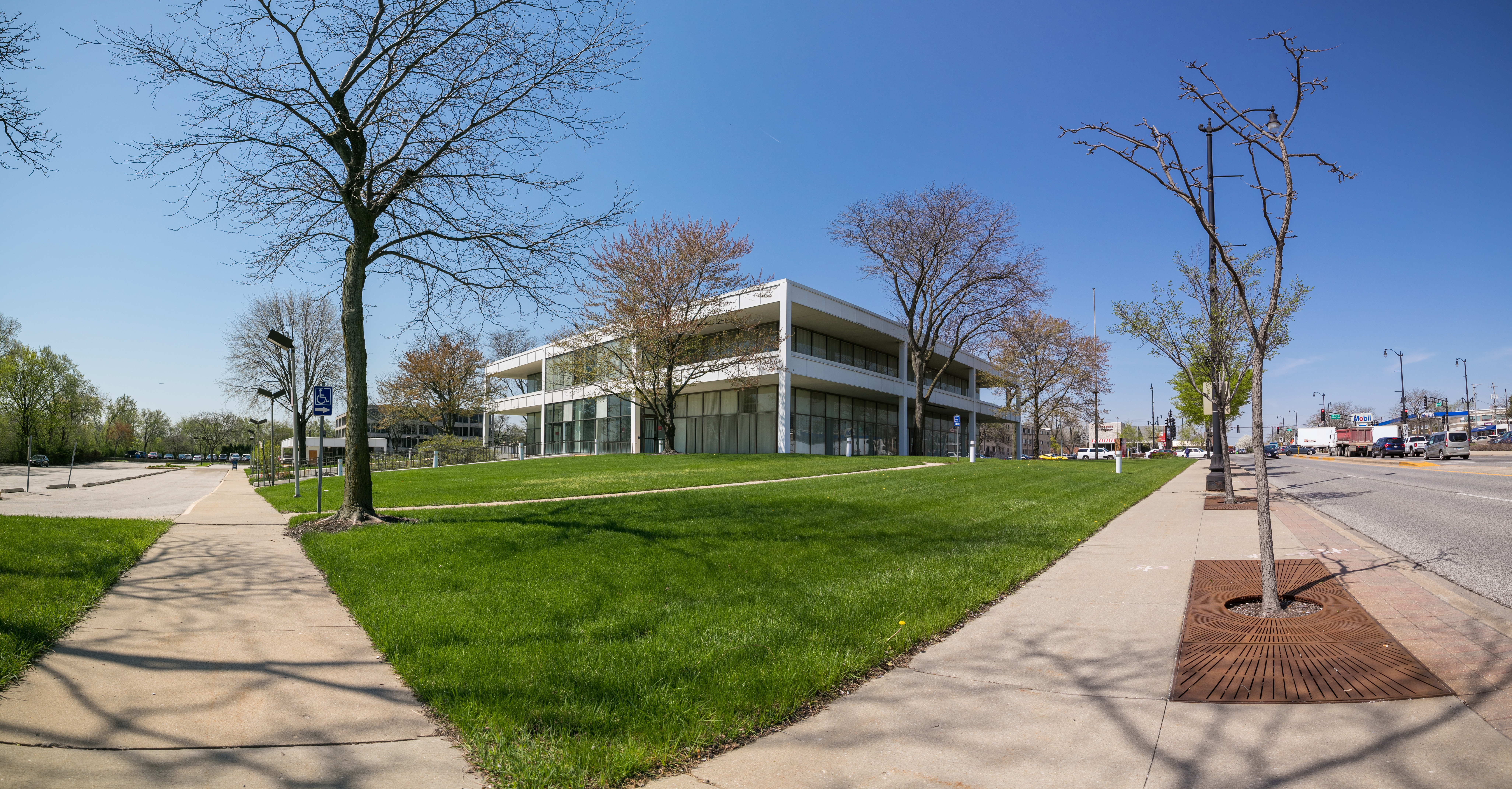 4747 Dempster St — Lease in Skokie, IL, photo 1 of 8