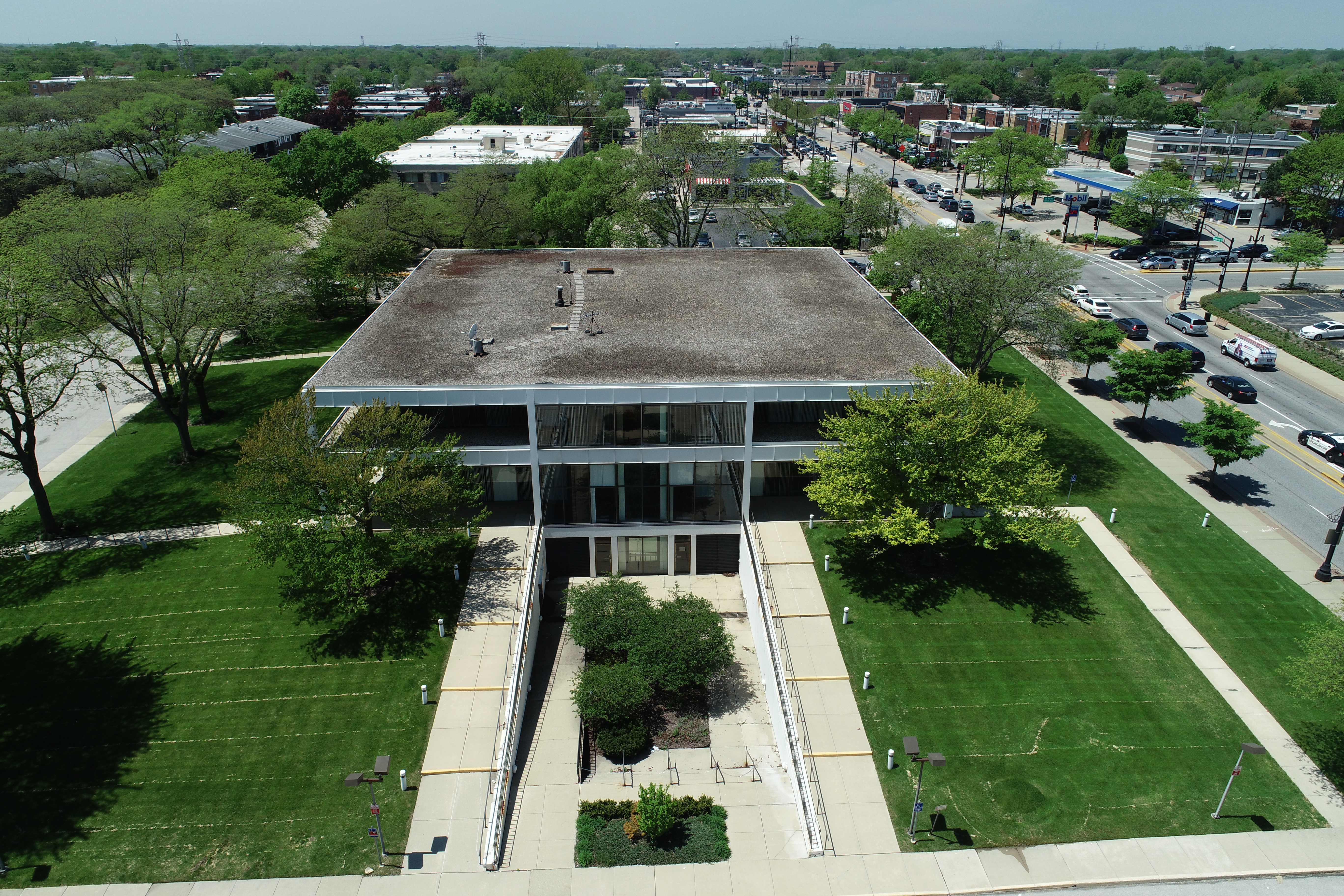 North Riverside Park Mall Anchor, 7503 W Cermak Rd