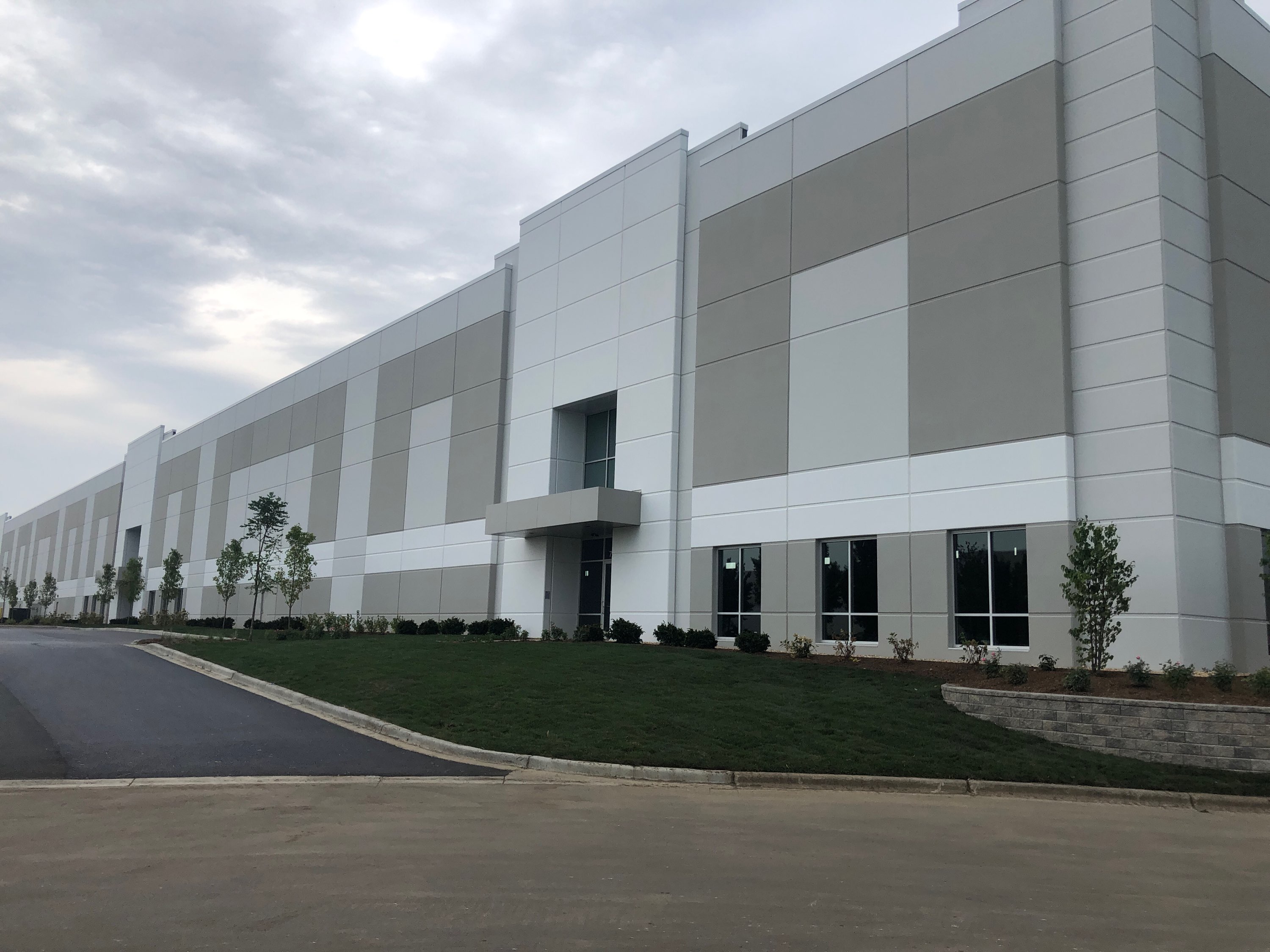 701 Bilter Rd — Lease in Aurora, IL, photo 2 of 8