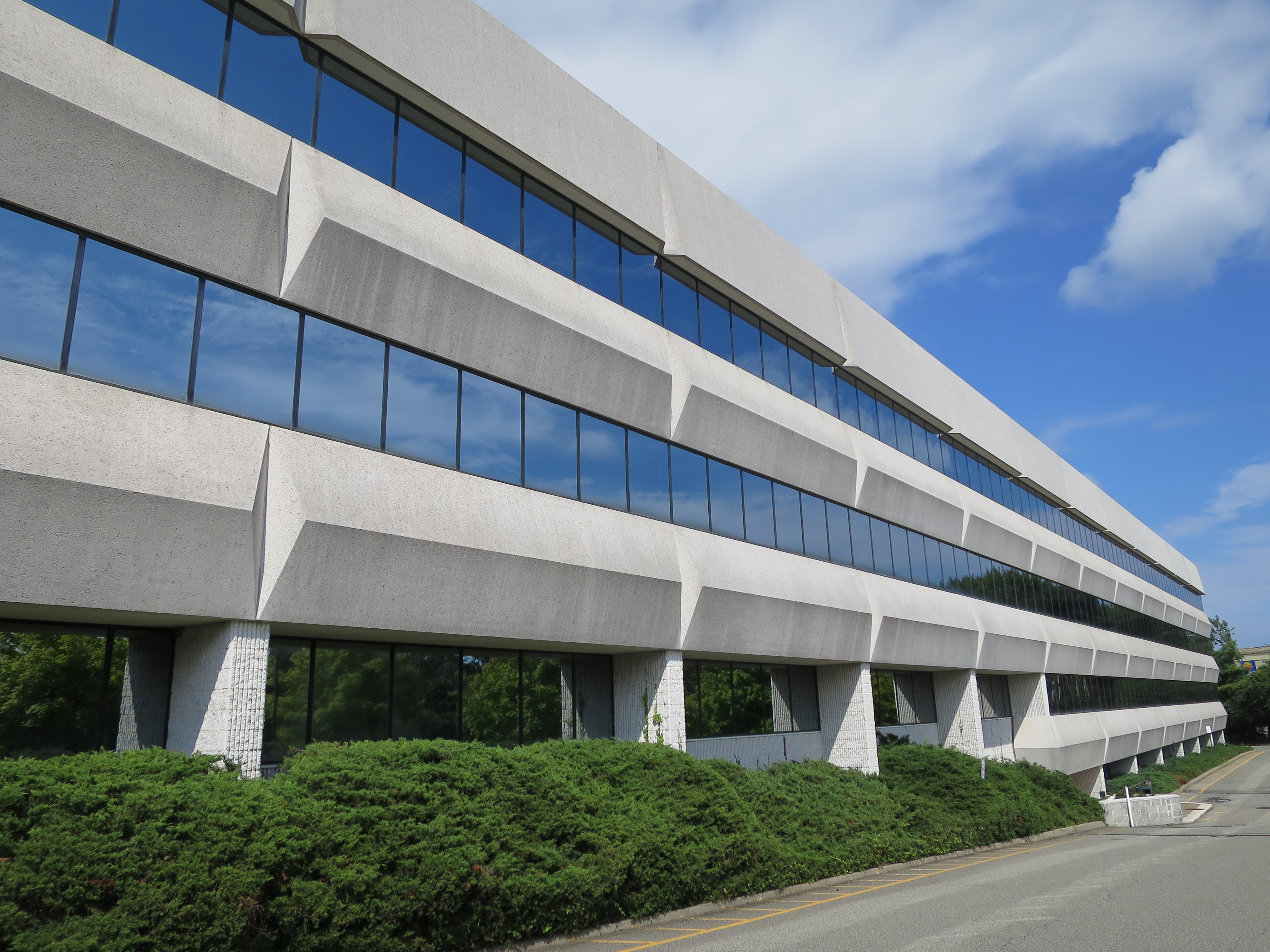 North Atrium II - photo 1 - Syosset, NY