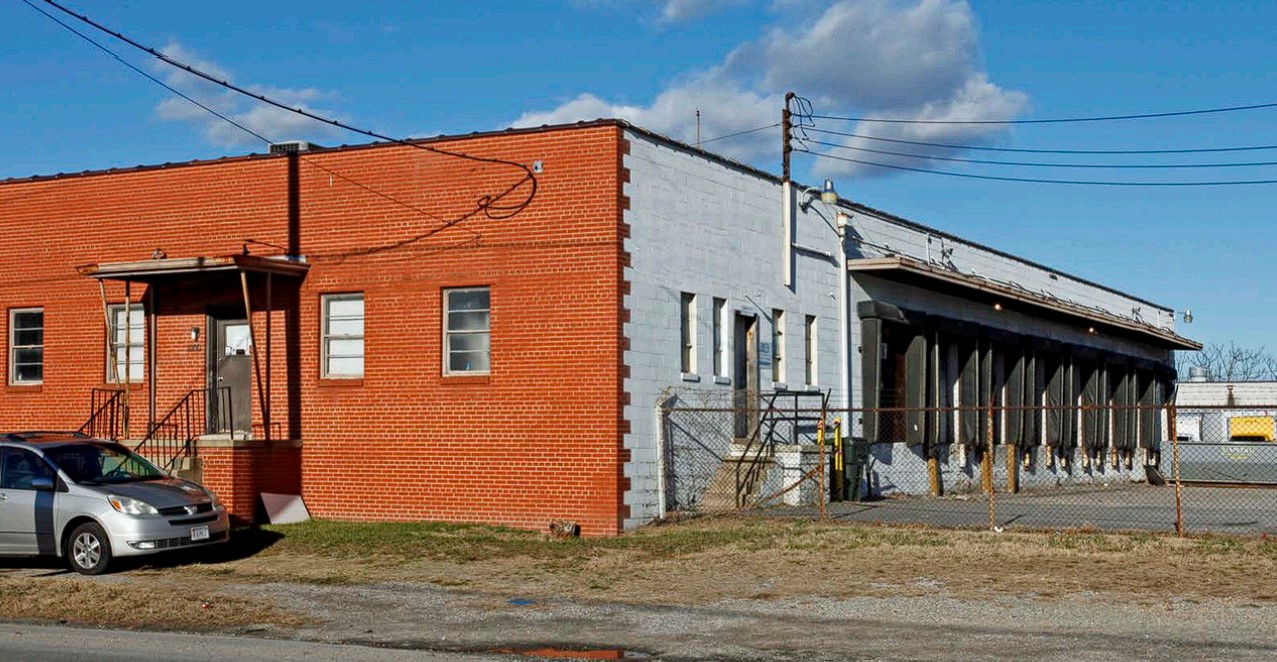 1000 Holly Spring Ave — Lease in Richmond, VA, photo 1 of 4