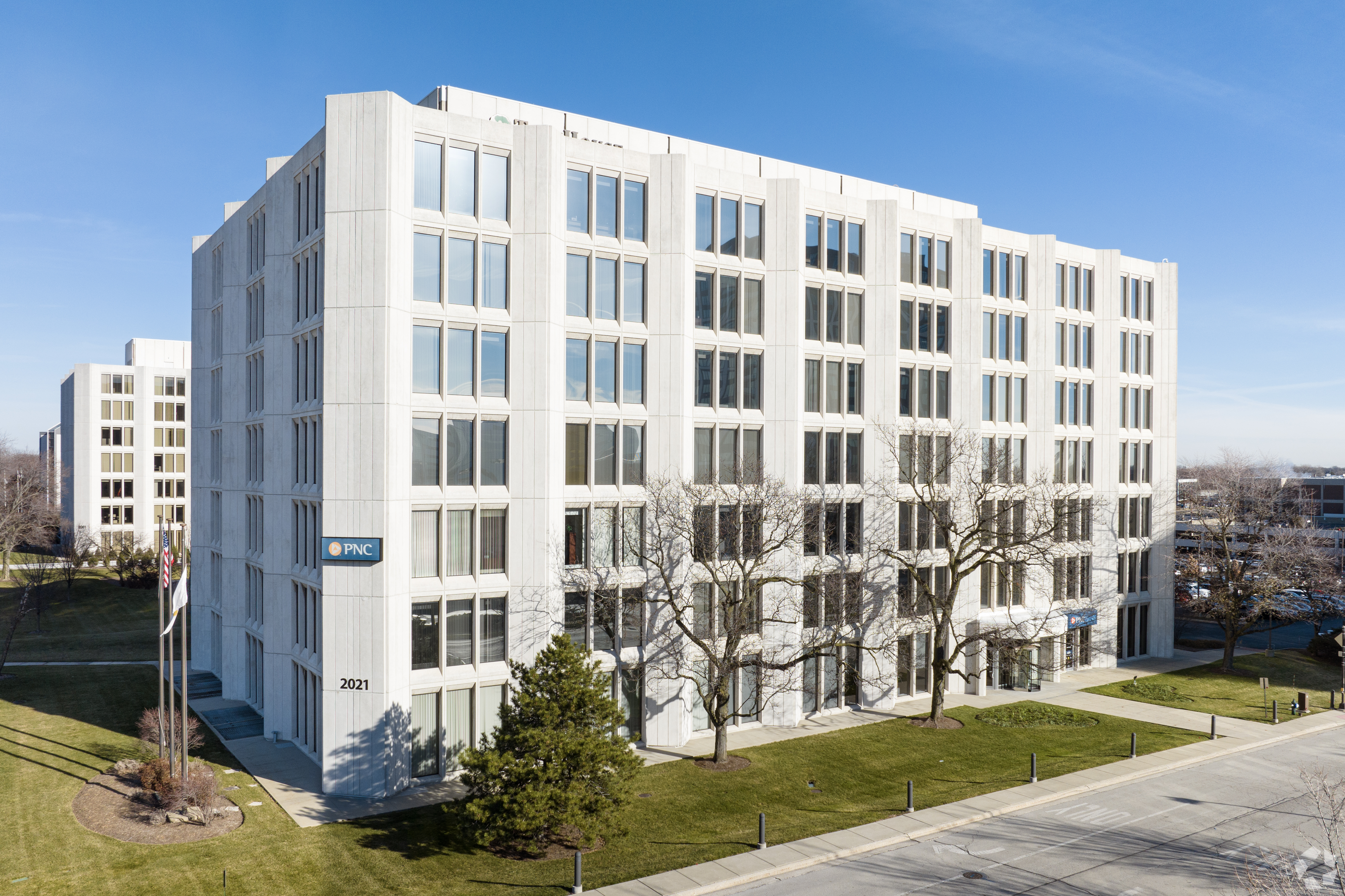 Commerce Plaza III — Lease in Oak Brook, IL, photo 2 of 8