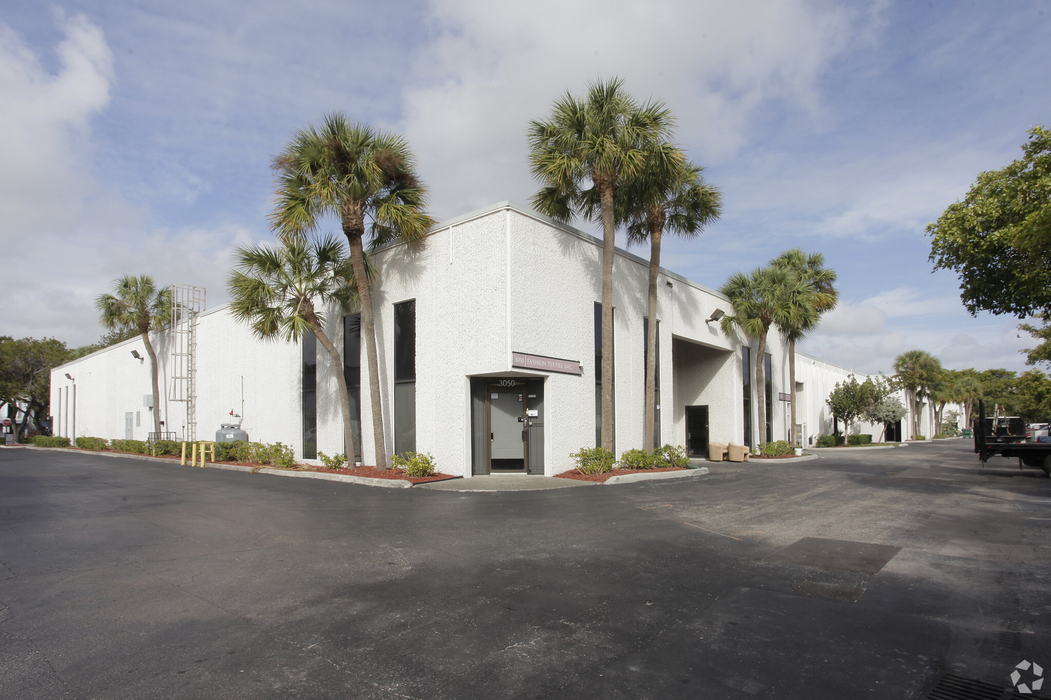 Equus Powerline Park - Bldg 7 — Lease in Pompano Beach, FL, photo 1 of 4
