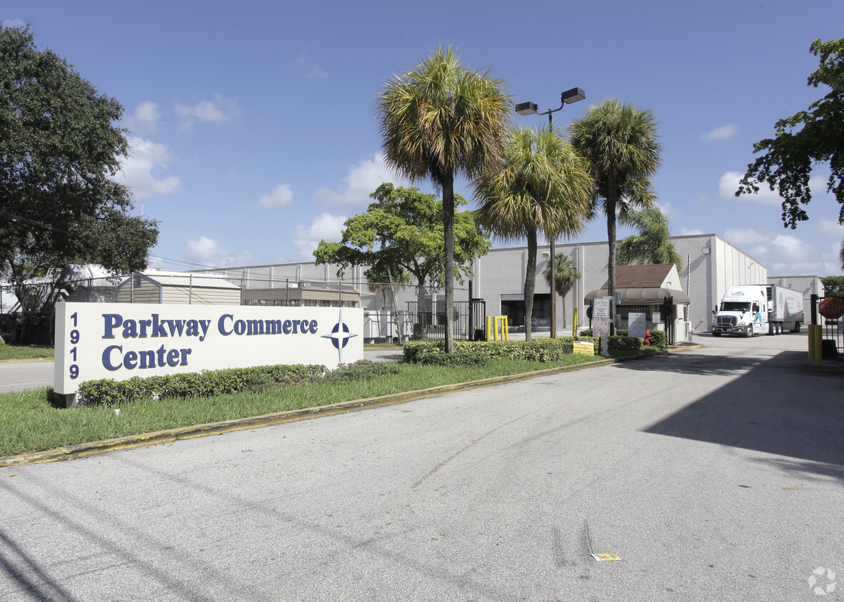 Seagis Parkway Commerce Center, Building 6 — Lease in Fort Lauderdale, FL, photo 1 of 4
