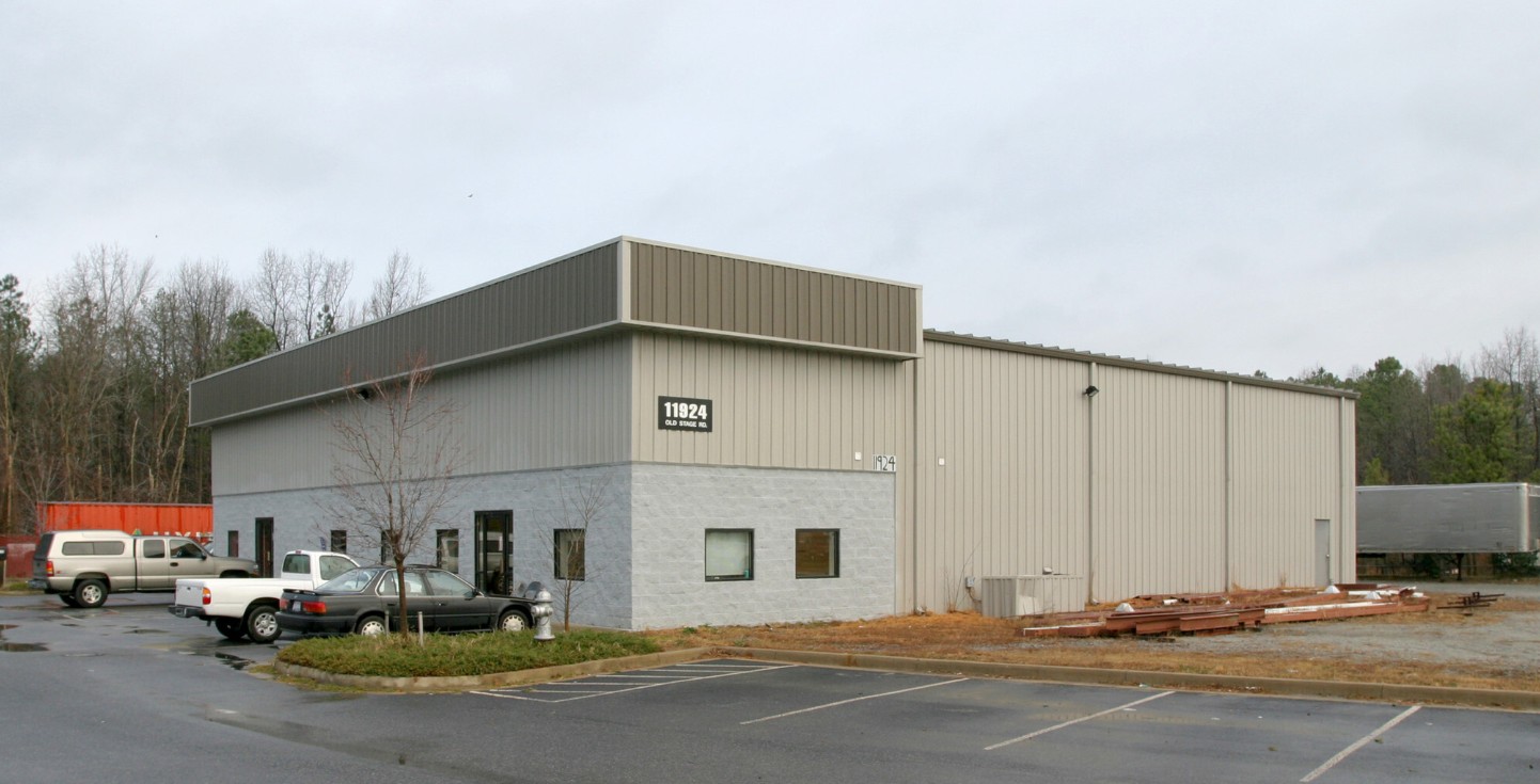 11924 Old Stage Rd, Chester, VA 23836