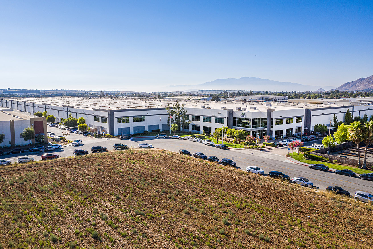 22150 Goldencrest Dr — Lease in Moreno Valley, CA, photo 2 of 8
