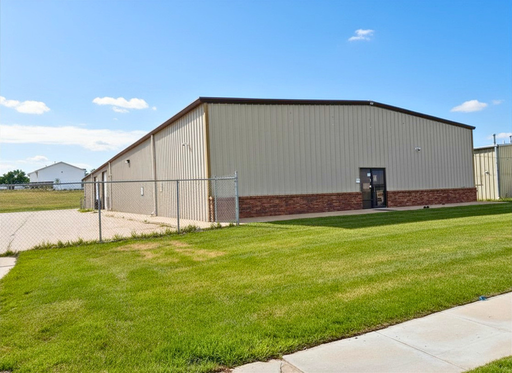 White Cap Construction Supply — Lease in Lincoln, NE, photo 1 of 4