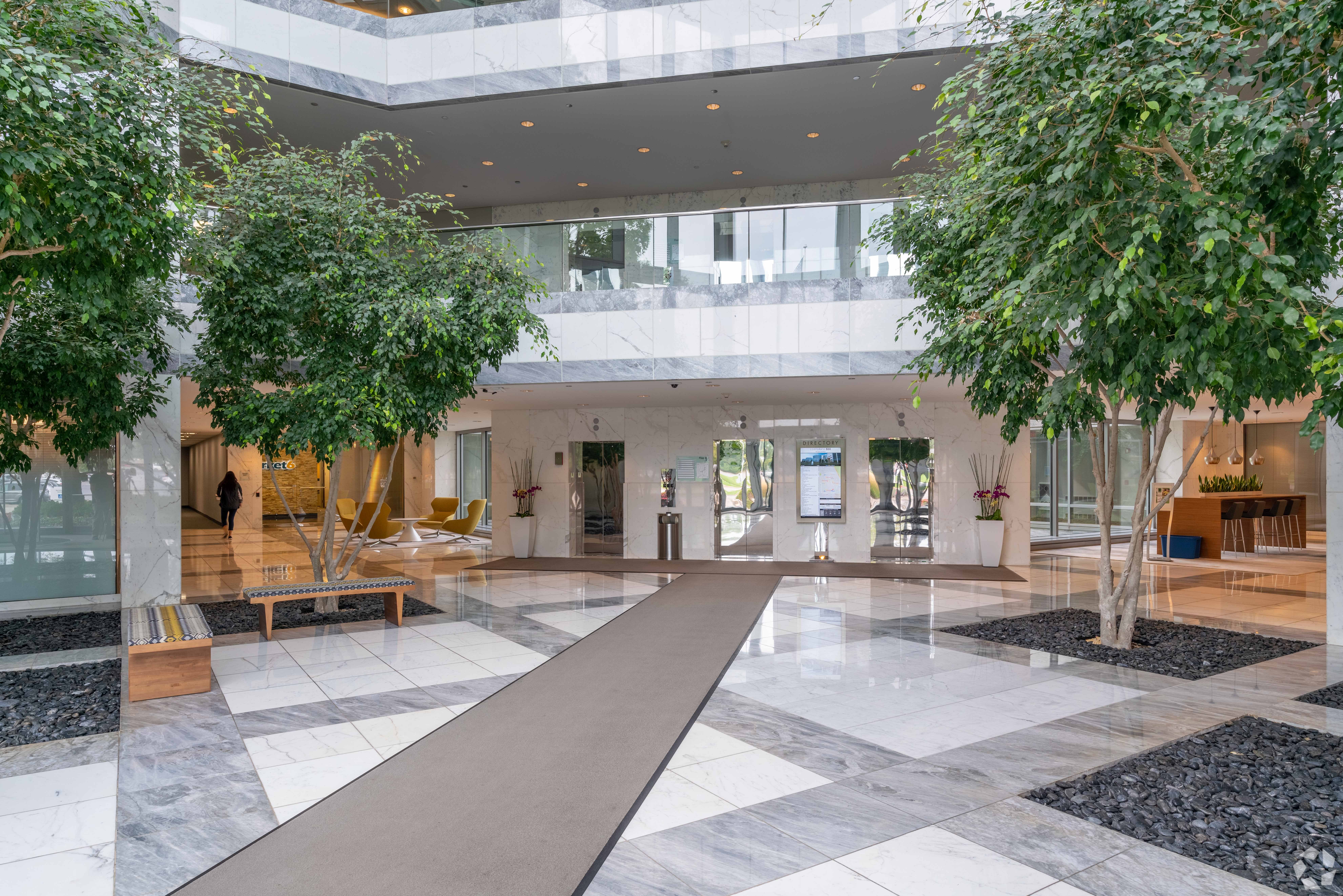 Corporate 500 — Lease in Deerfield, IL, photo 1 of 8