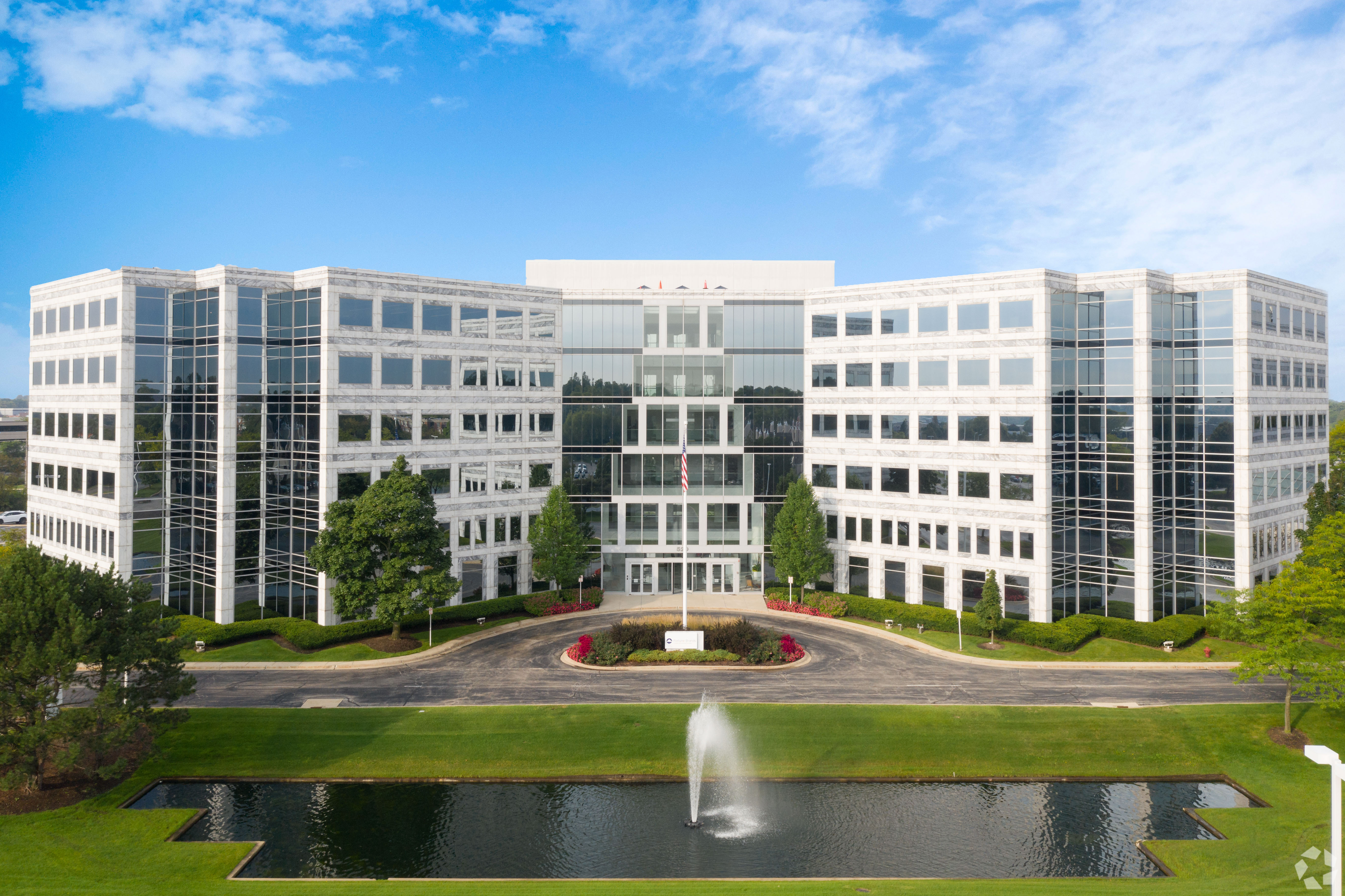 Corporate 540 — Lease in Deerfield, IL, photo 1 of 8