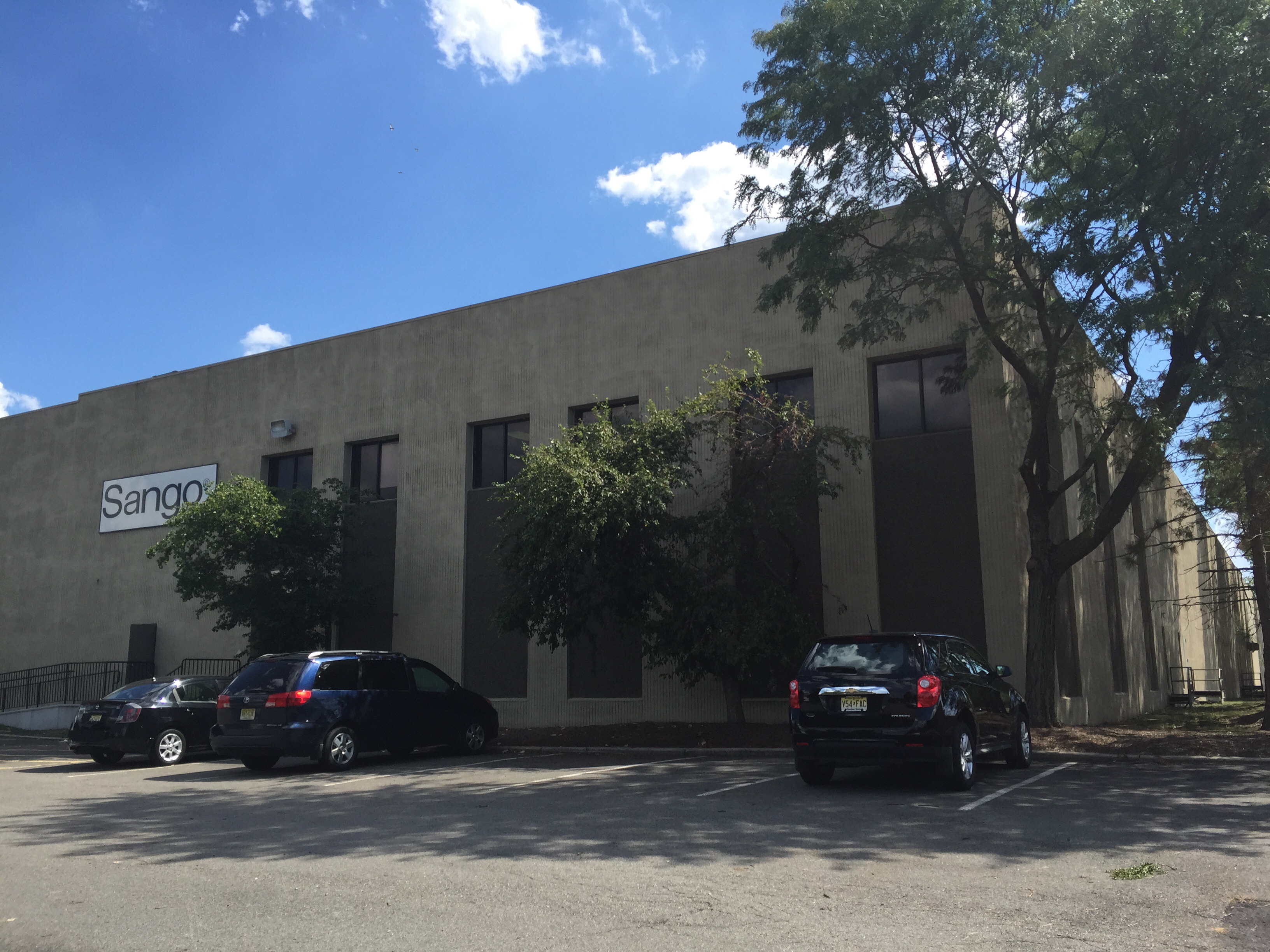 Harmon Cove Industrial Pk — Lease in Secaucus, NJ, photo 1 of 8