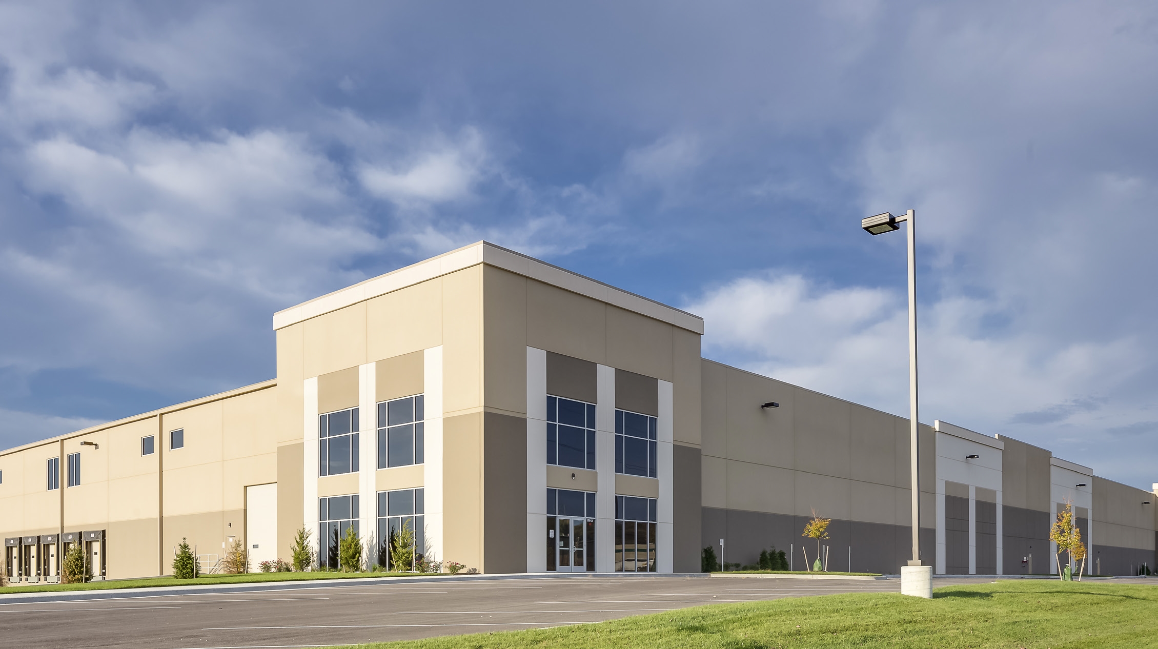 Houston Tradeport - Building 2 — Lease in Houston, TX, photo 1 of 4