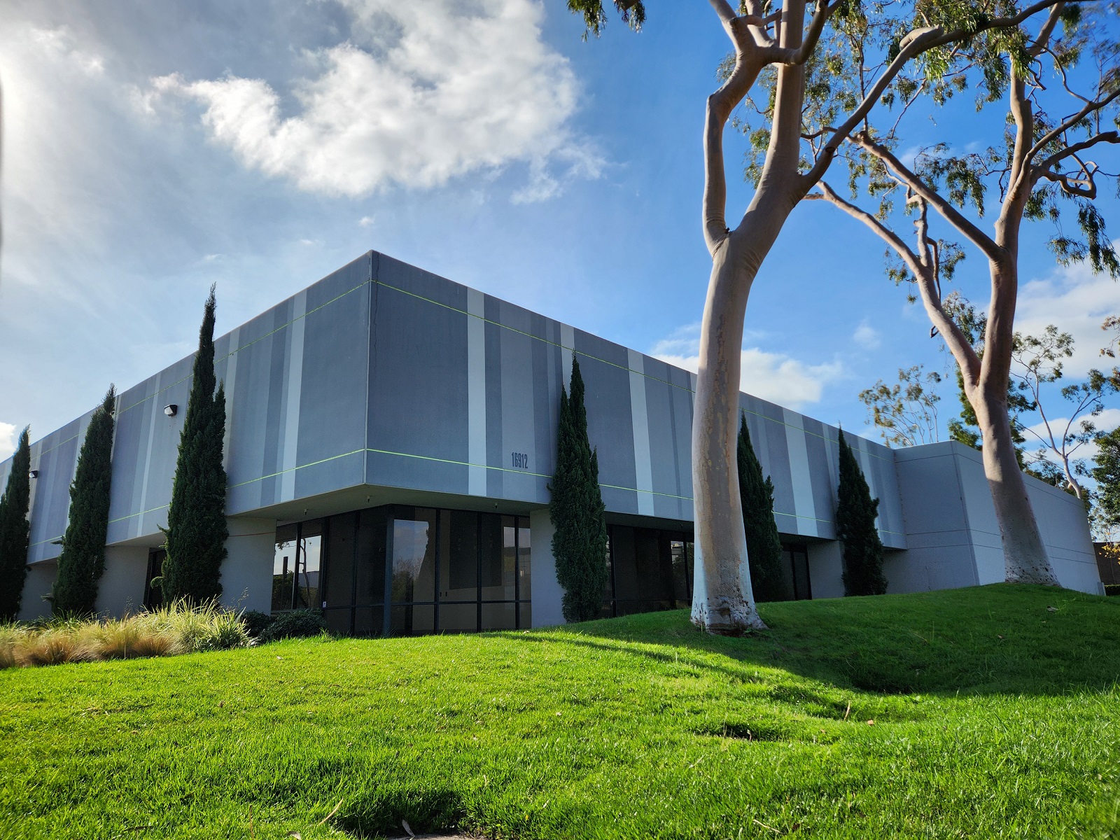16912 Von Karman Ave — Lease in Irvine, CA, photo 1 of 4
