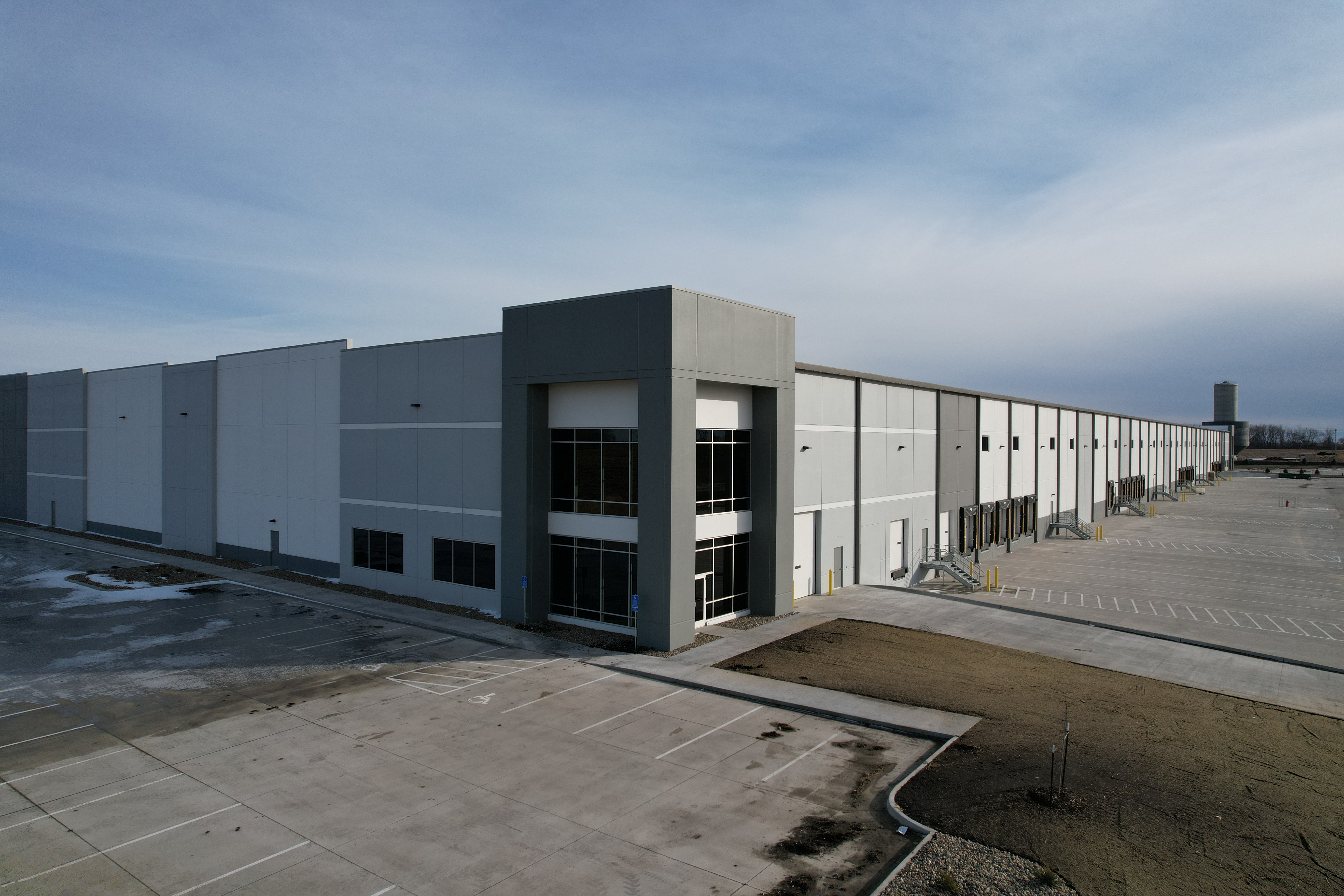 Altus Commerce Center Building C - photo 2 - Altoona, IA