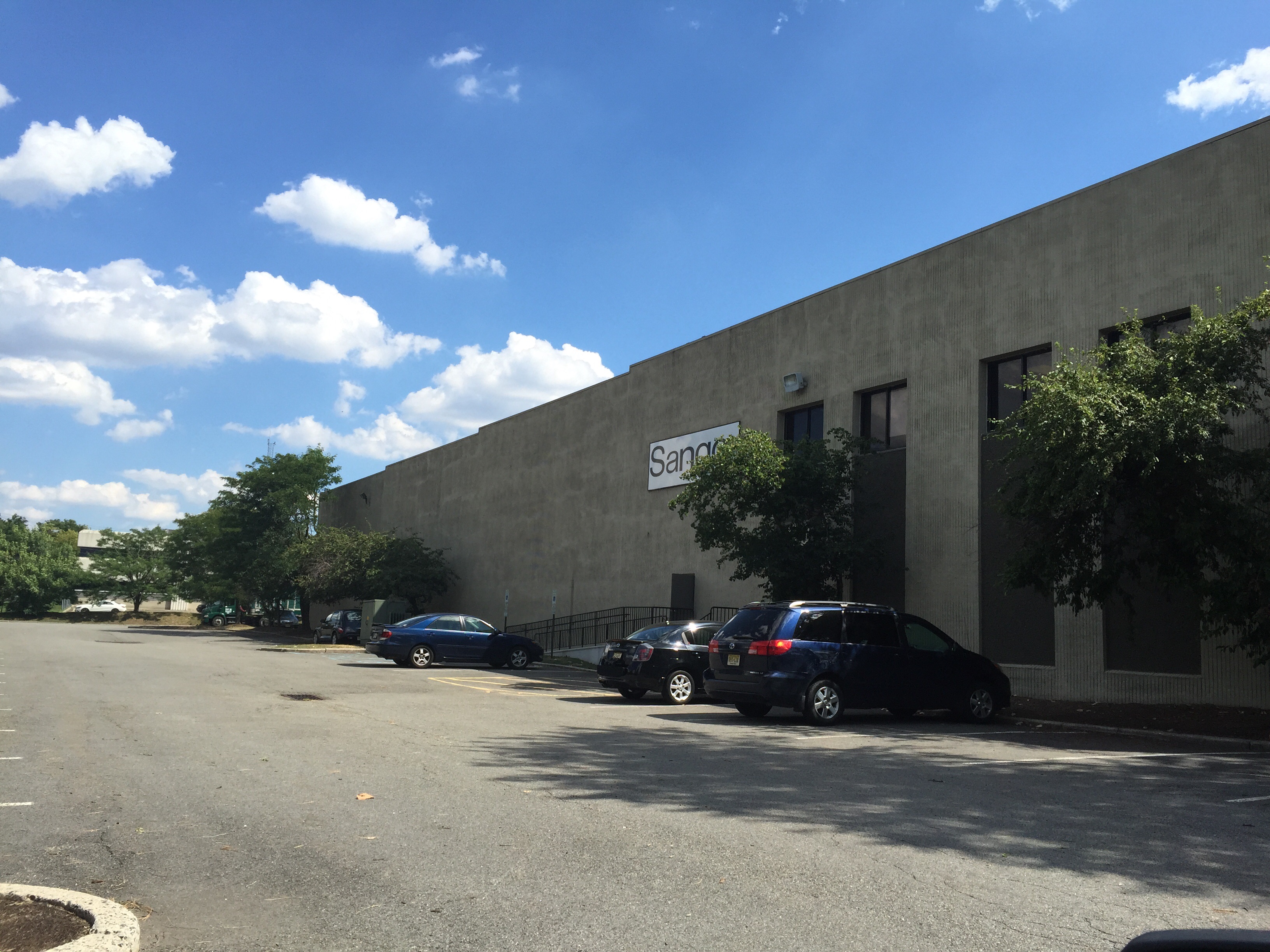 Harmon Cove Industrial Pk — Lease in Secaucus, NJ, photo 2 of 8