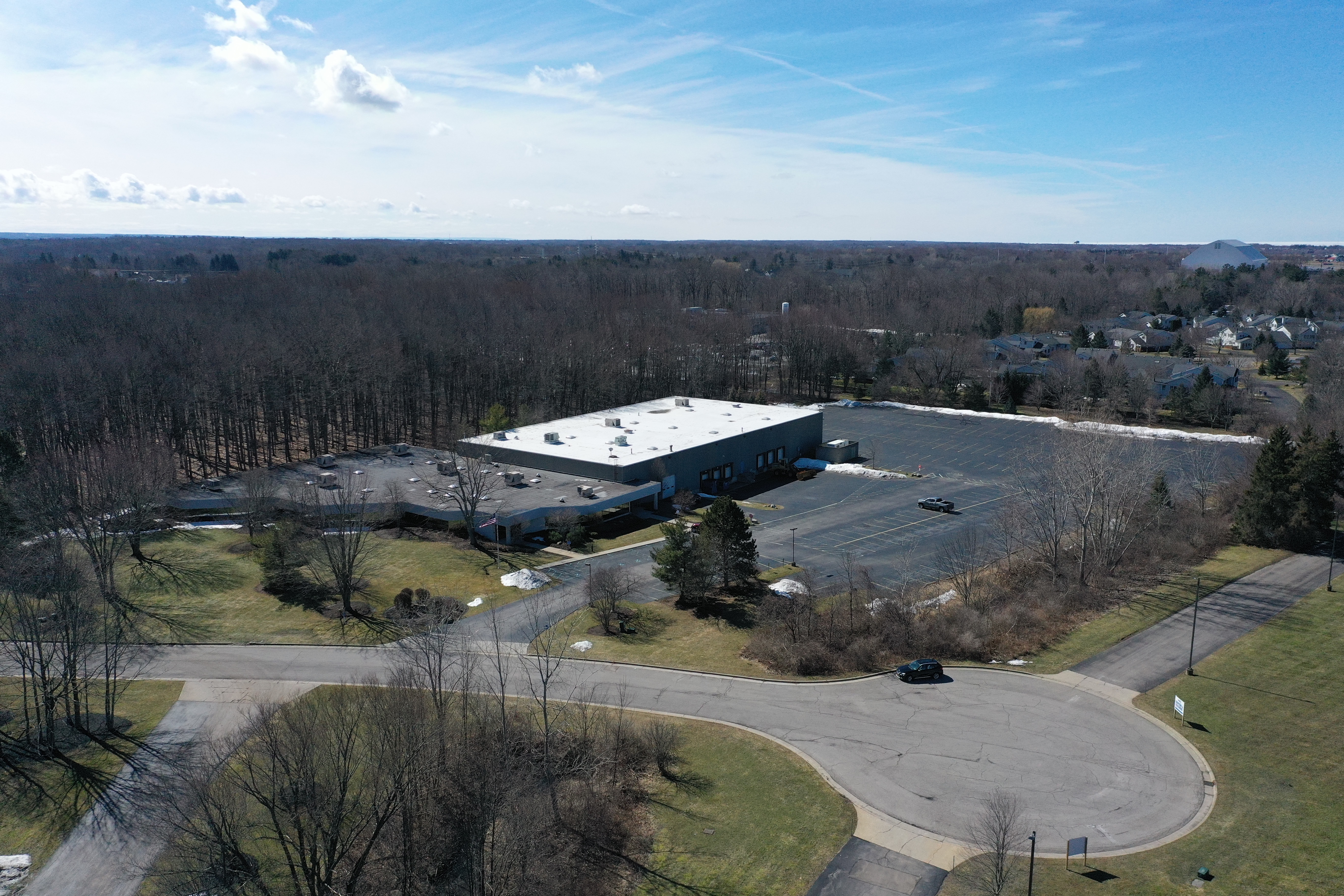 13 Centre Dr, Orchard Park, NY 14127