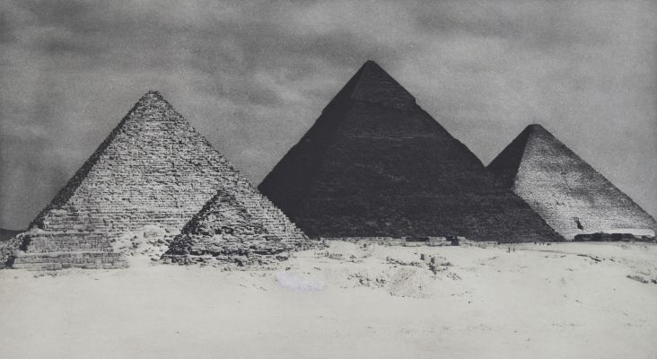 Les Pyramides Noires