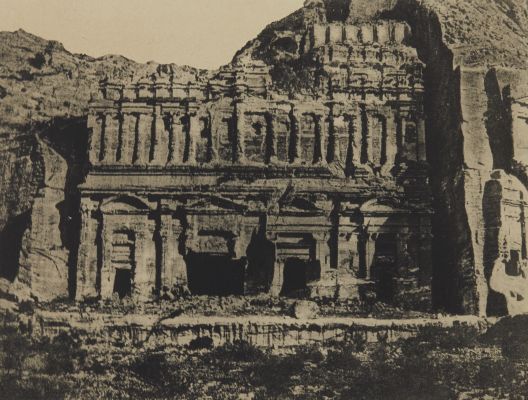 Ruines D’un Palais Taillé dans le Roc. Pétra