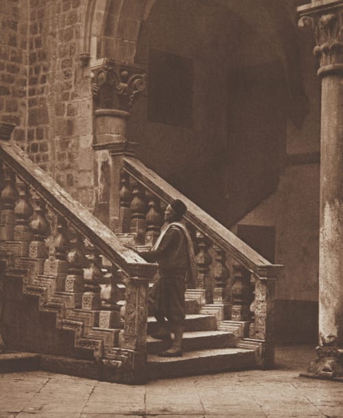 Im Hofe des Rectorenpalastes in Ragusa. Rothschild, Nathaniel Mayer von  (Vienna, 1836-1905)