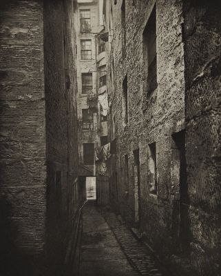 Close No. 148 High Street