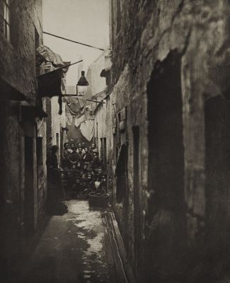 Close No. 118 High Street