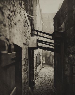 Close No. 83 High Street