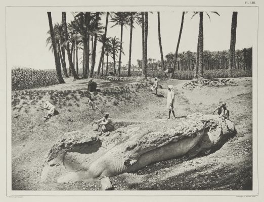 (Pl. LIII) Statue de Sésostris Renversée (Saqqarah)