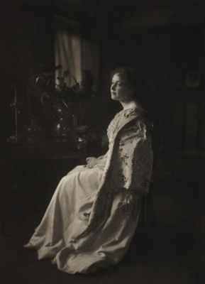Dame in Weiss