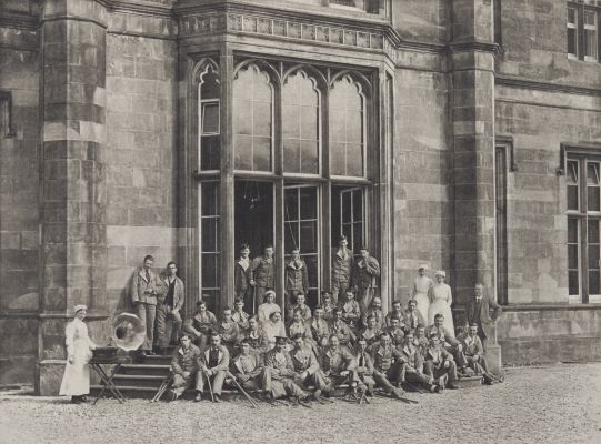 Group of Soldiers at Erskine House