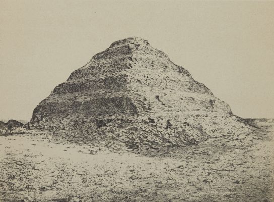 Une Pyramide. A Saqqarah: Ancienne Menphis