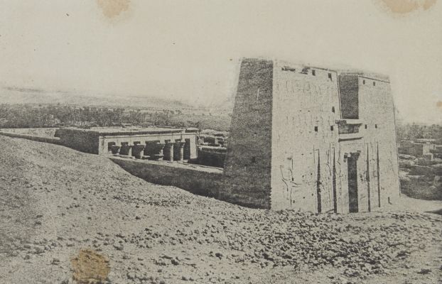 Pylone et Temple. Edfour (Haute-Égypte)