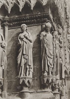 Reims. Portail de Gauche. Ebrasement de Droite. Probablrment Saint Jean l’evangeliste
