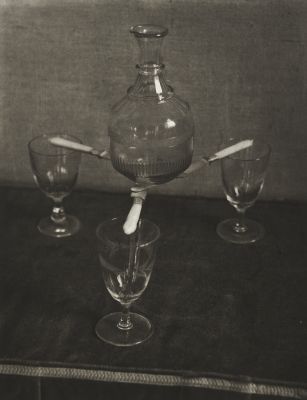 Experience of Equilibrium with Three Knives