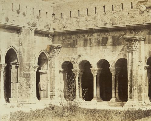 Arles. Intérieur du Cloître St. Trophime