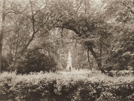 Beim Denkmal Konigin Luisa