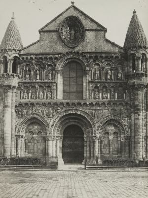 Pointers (Vienne) Église Notre-Dame la Grande