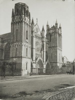 Pointers (Vienne) Cathédral Saint-Pierre
