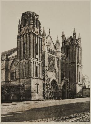 Pointers (Vienne) Cathédral Saint-Pierre