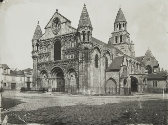 Pointers (Vienne) Église Notre-Dame-la-Grande