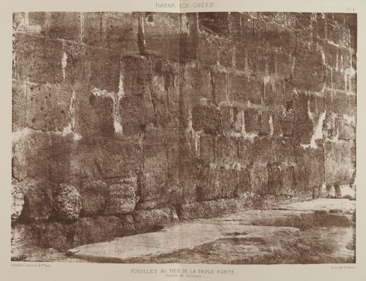 Fouilles au Pied dela Triple Porte