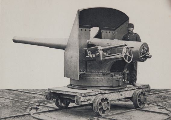 Affût de Bord a Pivot Central