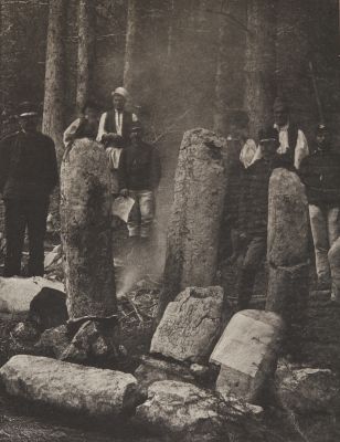 Fig. 12. Römische Meilensteingruppe Nr. 44 der Strasse Sarajevo